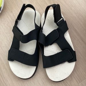 zara boy sandals size 27